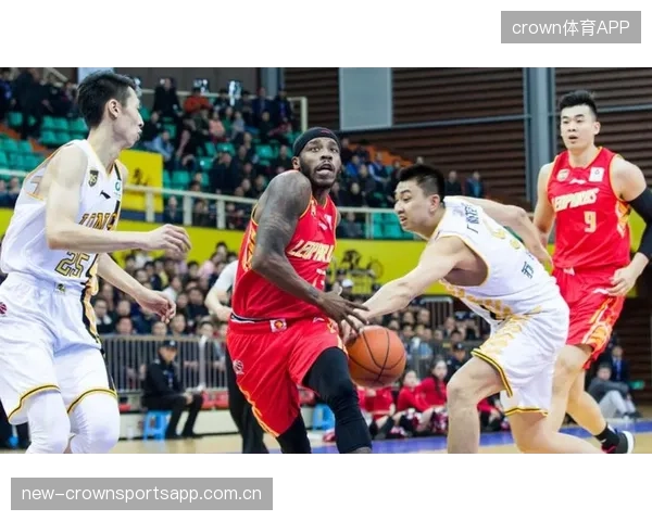 CBA深圳外线爆发反超比分全场欢腾